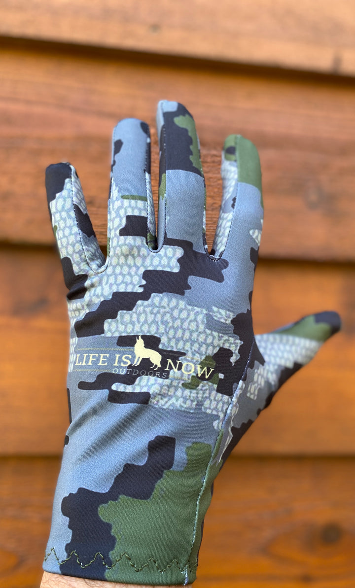 Life is Now Outdoors Base Layer Gloves-Dark Break Up Camo Touchscreen