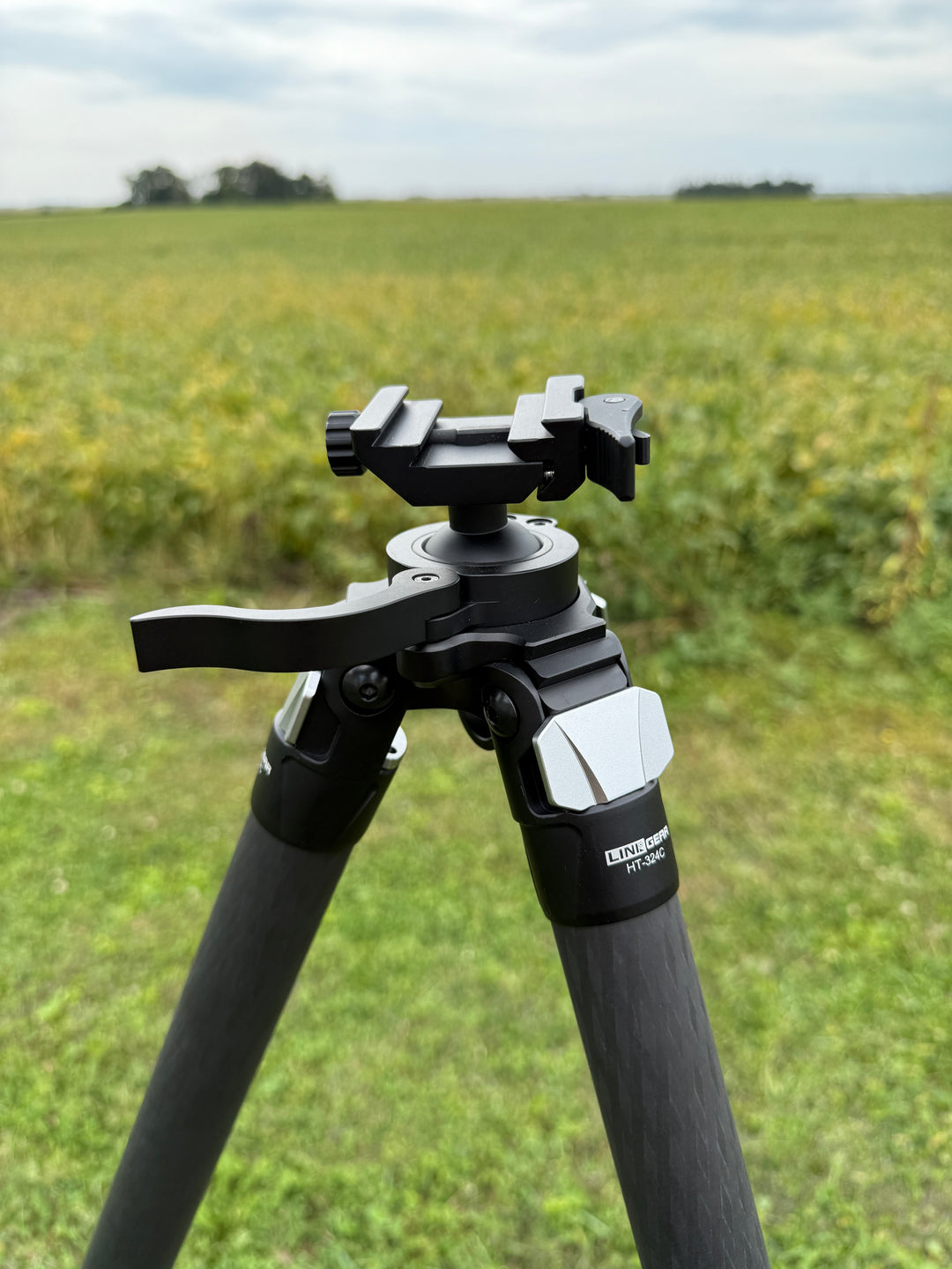 LiniGear HT-324C Lightweight Carbon Fiber tripod with locking ball head