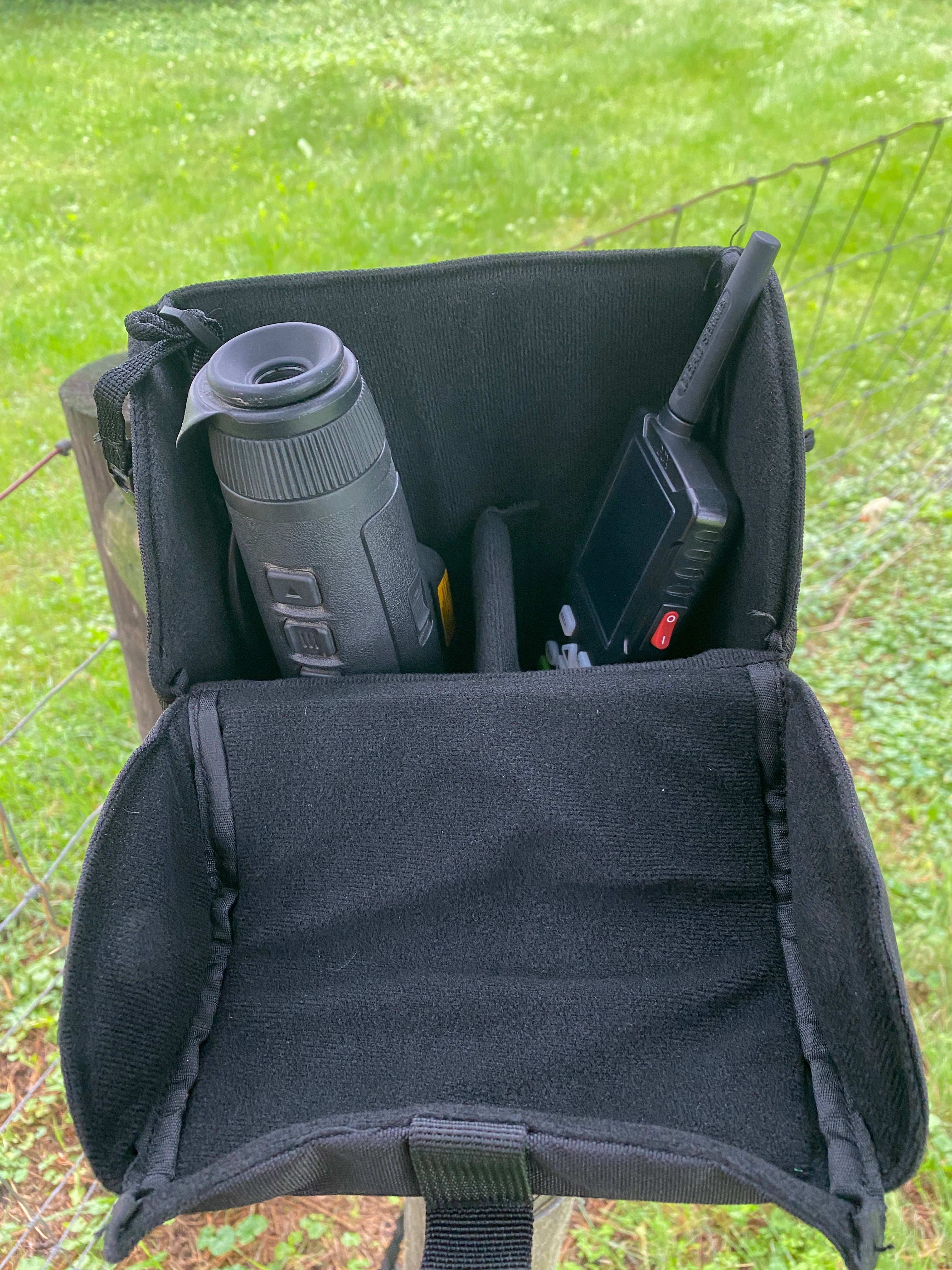 LIFE IS NOW OUTDOORS PREDATOR HUNTING BINOCULAR CHEST PACK-BINO