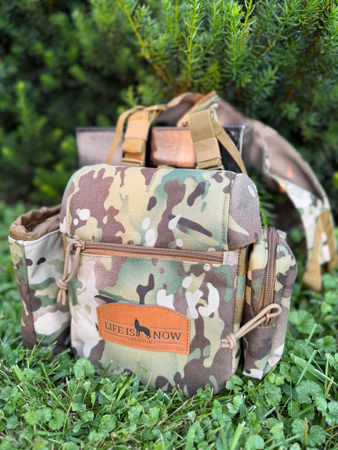 LIFE IS NOW OUTDOORS PREDATOR HUNTING BINOCULAR CHEST PACK-BINO HARNESS V 2.0 Multi Cam