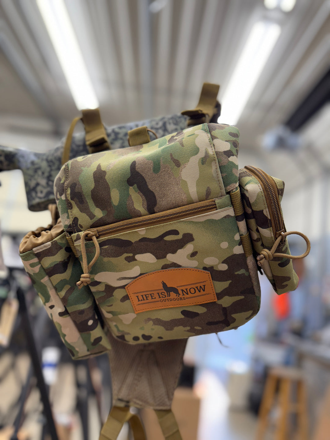 LIFE IS NOW OUTDOORS PREDATOR HUNTING BINOCULAR CHEST PACK-BINO HARNESS V 2.0 Multi Cam