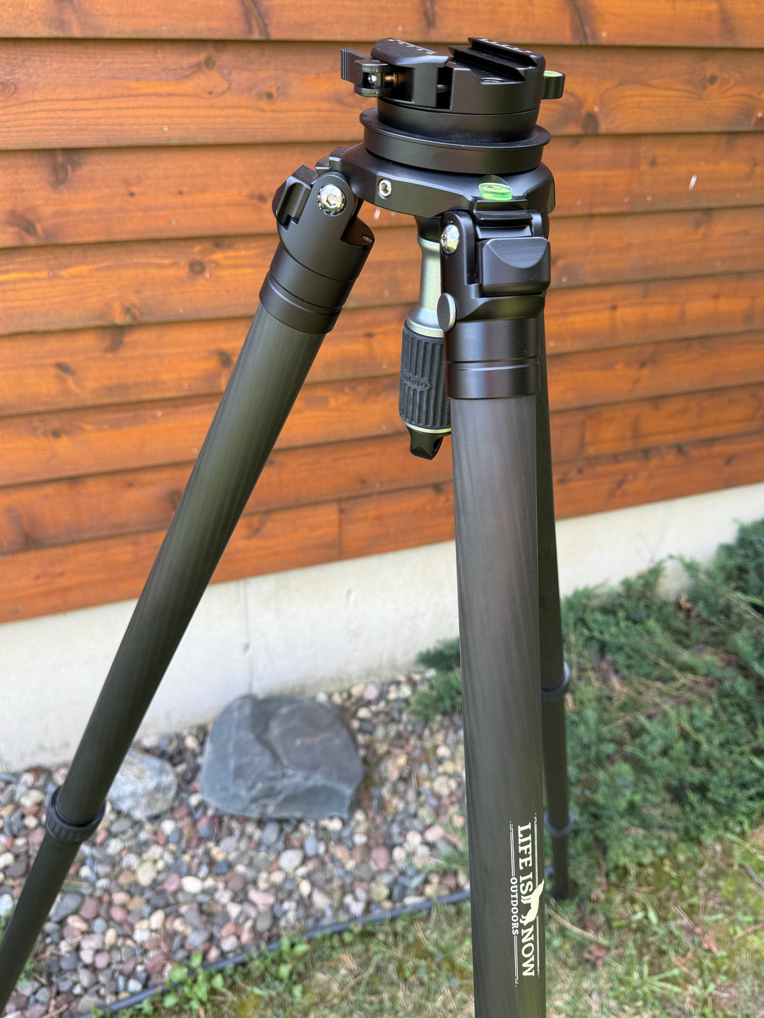 Life is Now Outdoors Carbon Fiber 3 Section Tripod with Leofoto YB-75LRC Level Head