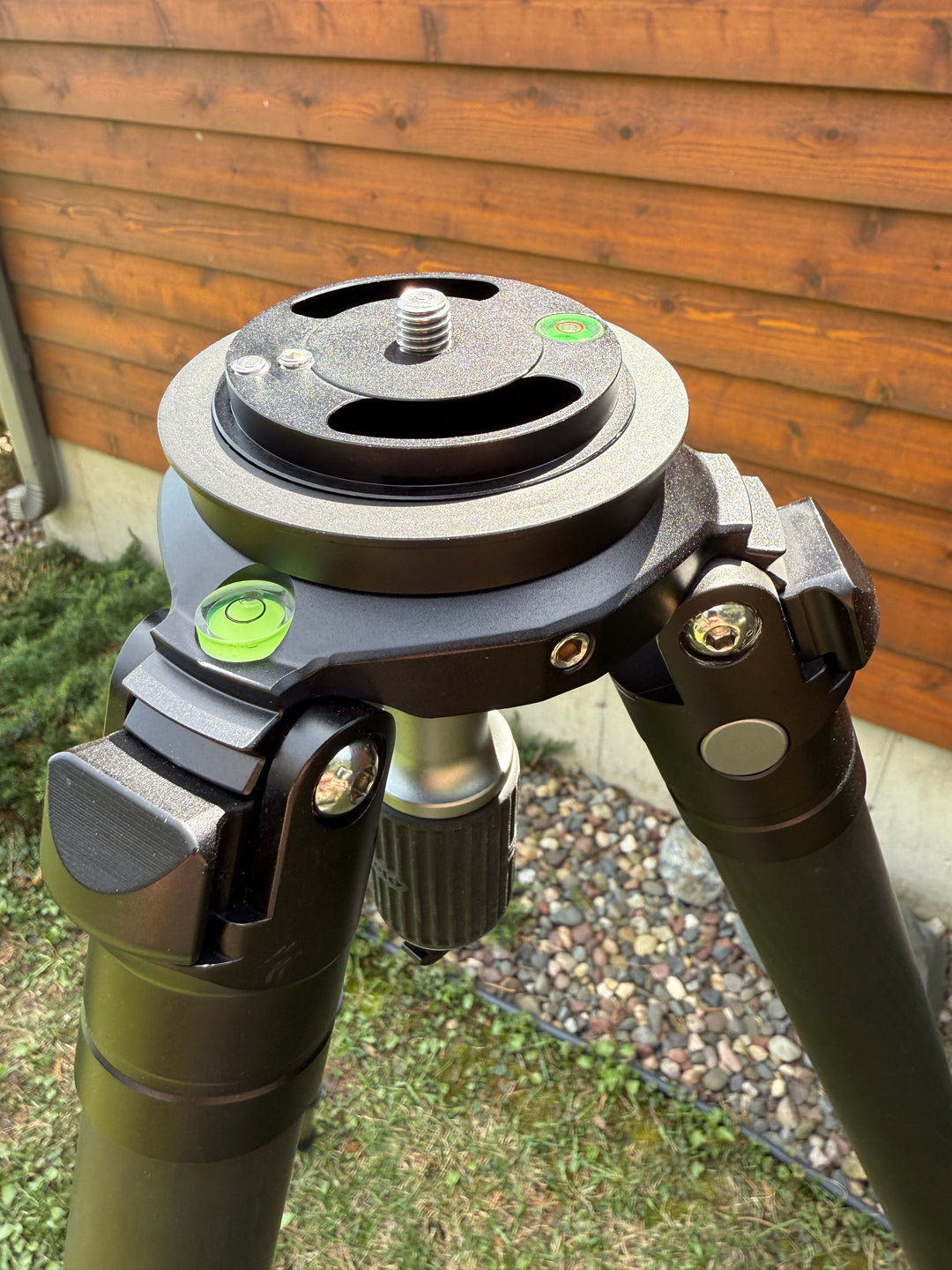 Life is Now Outdoors Carbon Fiber 3 Section Tripod with Leofoto YB-75LRC Level Head