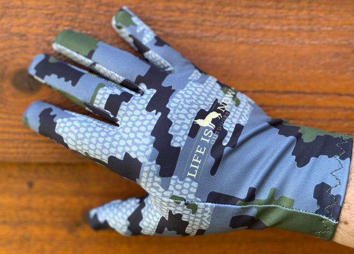 Life is Now Outdoors Base Layer Gloves-Dark Break Up Camo Touchscreen